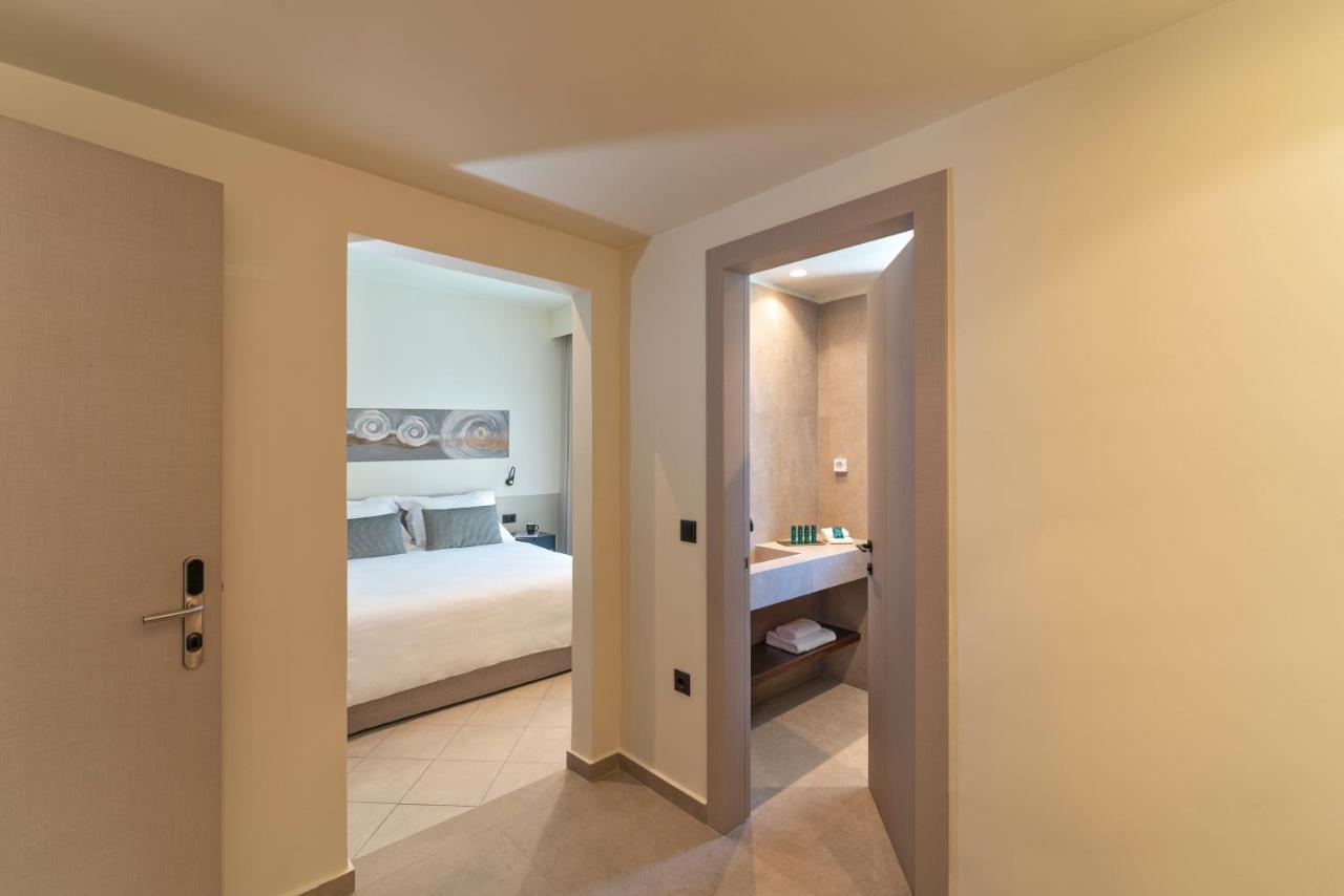 Mariette Rhodes Urban 3*